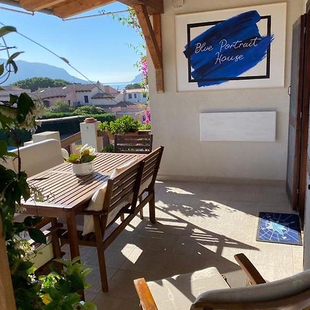 Blue Portrait House Apartment Golfo Aranci Luaran gambar