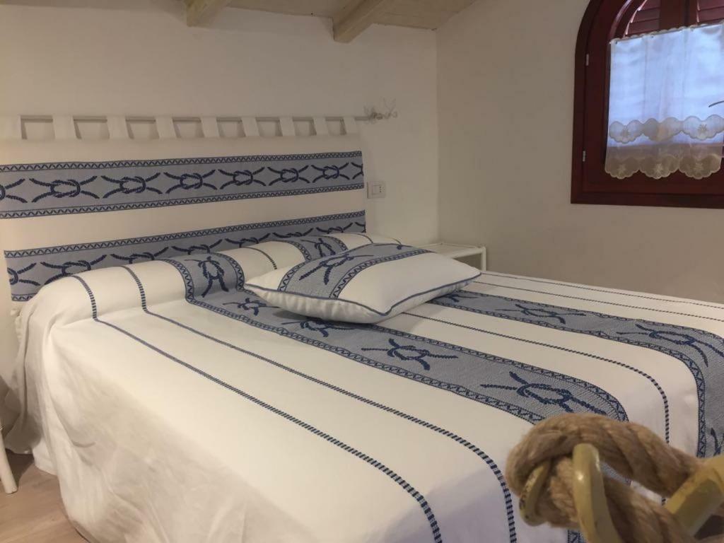 Blue Portrait House Apartment Golfo Aranci Luaran gambar