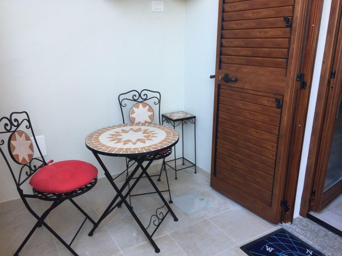 Blue Portrait House Apartment Golfo Aranci Luaran gambar