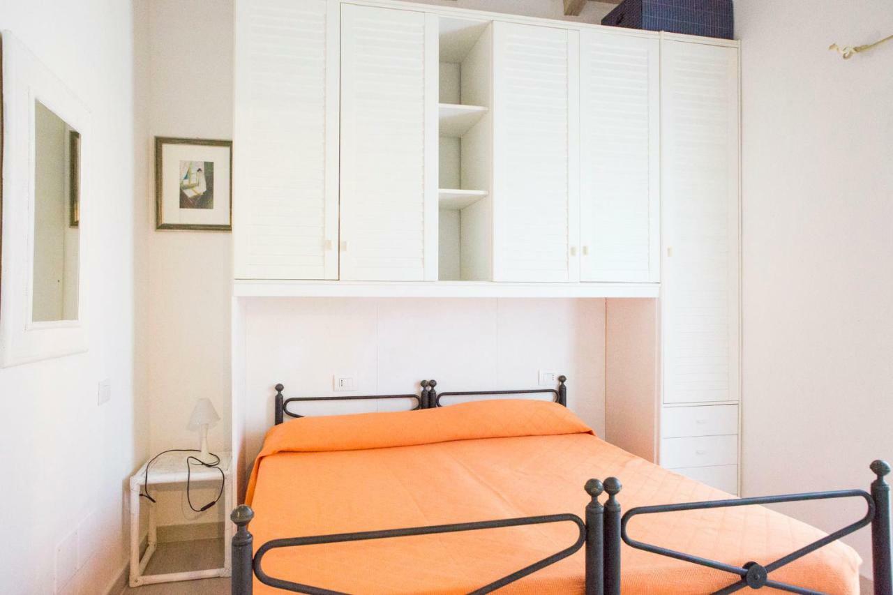 Blue Portrait House Apartment Golfo Aranci Luaran gambar